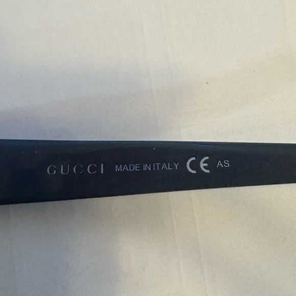Gucci eyeglasses - Picture 2 of 3